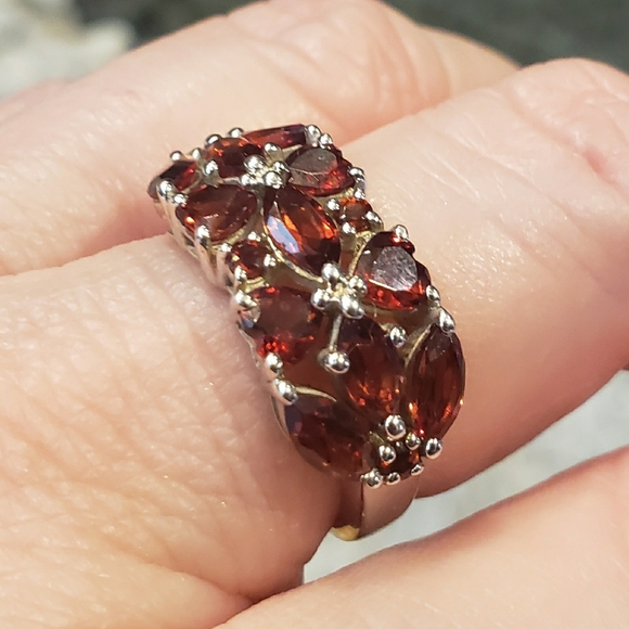 Vermelho Garnet Cluster Ring - Picture 2 of 9